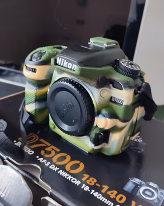 Nikon D 7500 solo corpo 