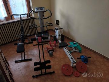 Set attrezzature da palestra e tapis roulant 