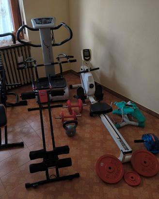 Set attrezzature da palestra e tapis roulant 