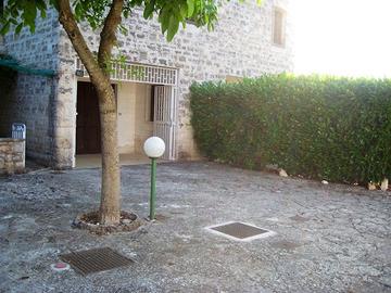 Selva di Fasano, viale Toledo, Casa ammobiliata