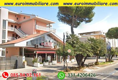 Grande locale commerciale sul mare