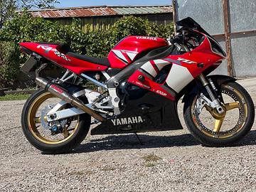 Yamah r1 RN04 2001