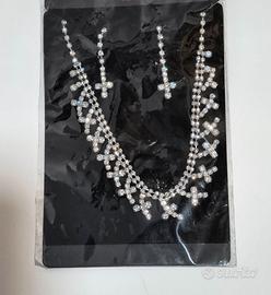 Elegante parure di bigiotteria composta da collana