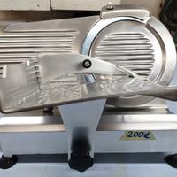 Affettatrice elettrica con affilatore - lama 22cm 