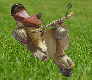 Miniature Scooter Vintage in Metallo (Stile Vespa)