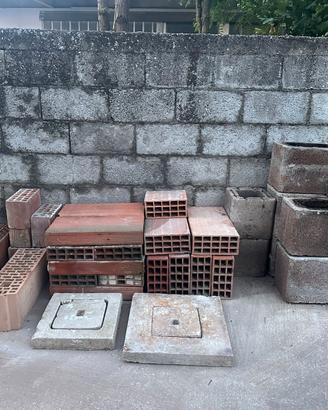 Materiale edile mattoni tramezze canna fumaria