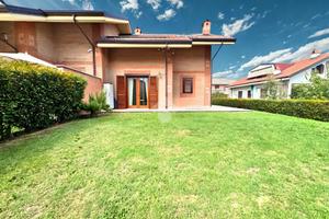 VILLA A SCHIERA D'ANGOLO A VOLPIANO