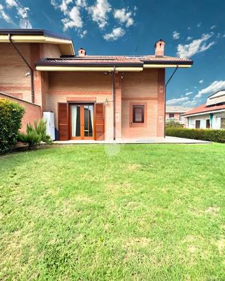 VILLA A SCHIERA D'ANGOLO A VOLPIANO