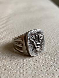 Anello argento simbolo medicina