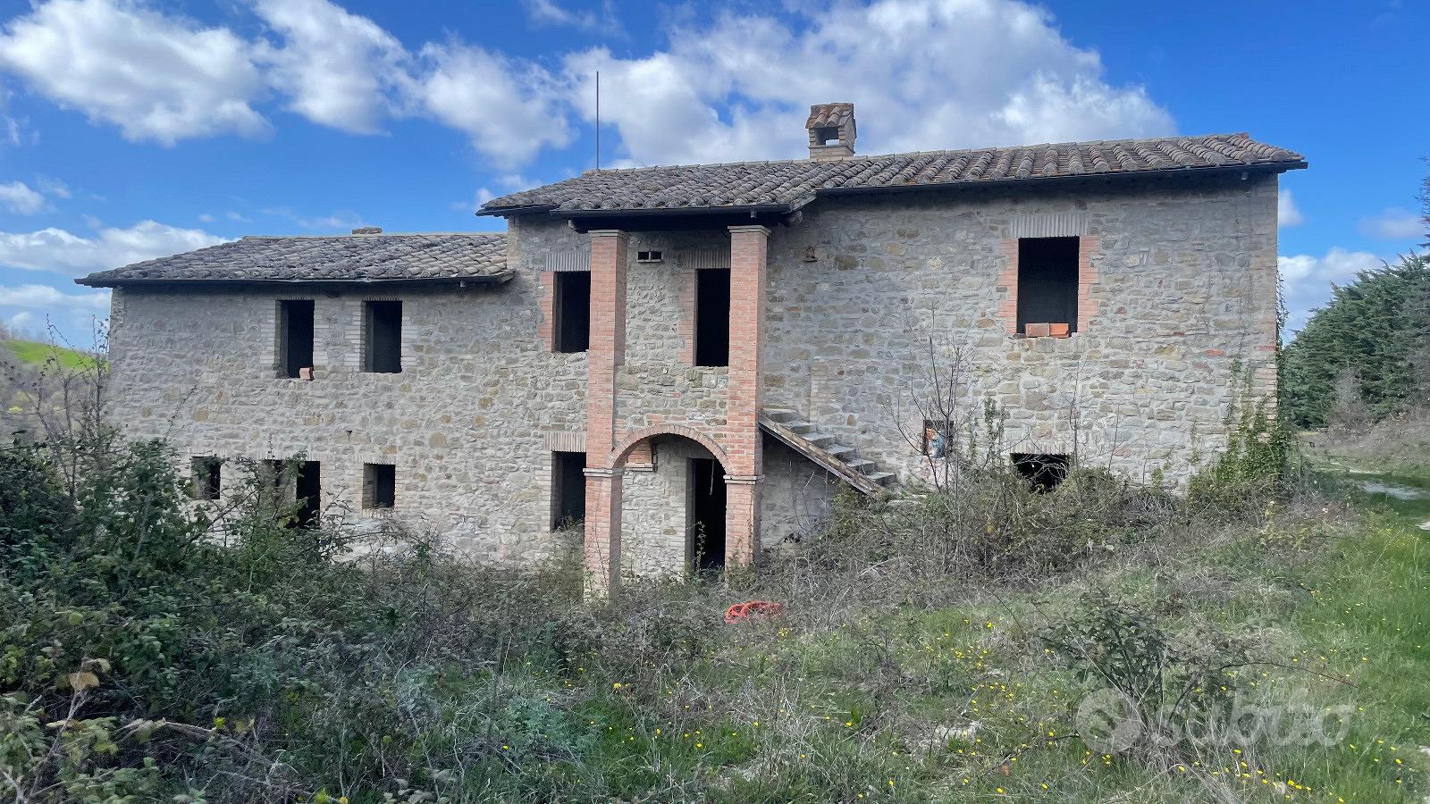 Azienda agricola di 62 Ha con casale e stalla - Vista 3