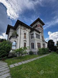 Villa di 650 m² con più di 5 locali e box auto dop