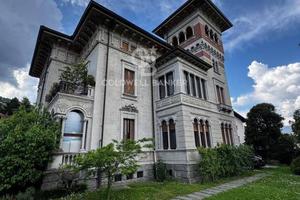 Villa di 650 m² con più di 5 locali e box auto dop