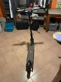 Ninebot kickAcooter Max monopattino