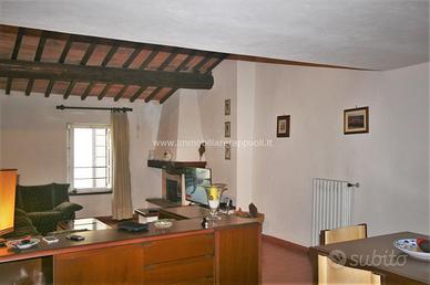 AP927 - Lucignano nel centro storico appar