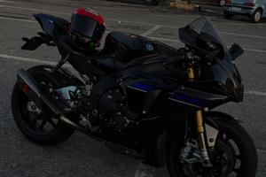Yamaha r1m