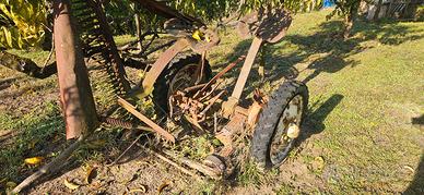 Falciatrice d’epoca a traino – Da restaurare