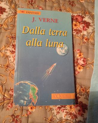 libro dalla terra alla luna