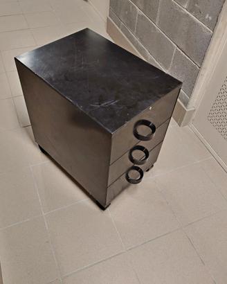 Cassettiera in acciaio nero con ruote
