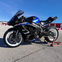 Suzuki GSX r 600 k7 PRONTO PISTA