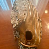 Guantone baseball