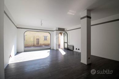 NEGOZIO A CASTIGLIONE D'ADDA