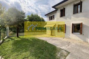 Villa di 125 m² con più di 5 locali e box auto dop