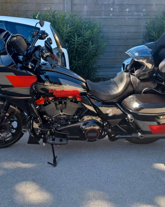 Harley Davidson road glide CVO ST 121 