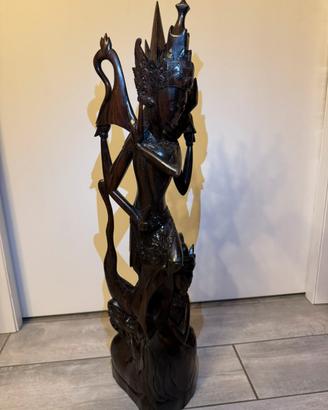Statua  indonesiana in legno teak lavorata a mano