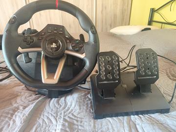 Simulatore con volante e pedali 
