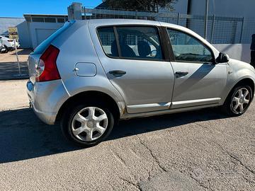 auto sandero 