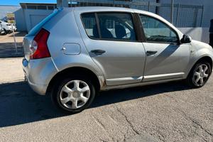 auto sandero 