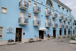 Immobile in asta di 1813 m² con box auto a Montefi
