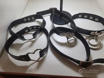 Set di choker/collarini goth-punk in pelle nera"