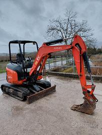 ESCAVATORE KUBOTA U 27 - 4 2015