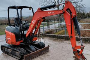 ESCAVATORE KUBOTA U 27 - 4 2015