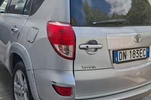 Toyota RAV 4 RAV4 Crossover 2.2 D-4D PER RICAMBI