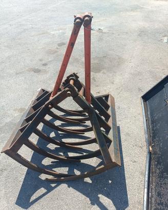 pinza per caricaletame