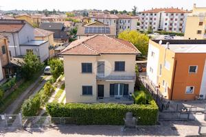 PORZIONE DI BIFAMILIARE A BORGO VIRGILIO