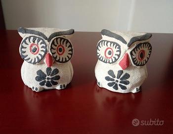 Coppia gufi portafortuna in ceramica sabbiata