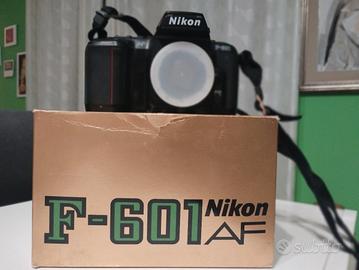 Nikon 601 AF + 2 obiettivi + flash + zaino fotogra