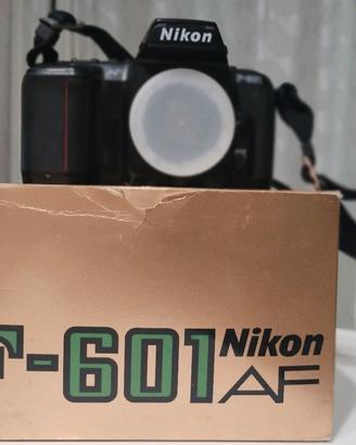 Nikon 601 AF + 2 obiettivi + flash + zaino fotogra