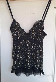 top con stampa a fiori e pizzo y2k