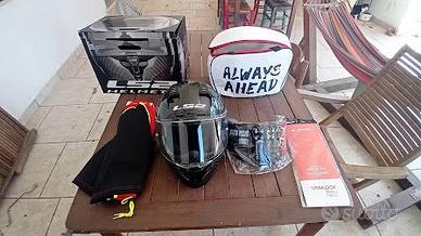 Casco integrale in fibra di carbonio