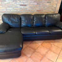 Divano in pelle sintetica 4 posti con chaise long