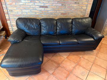 Divano in pelle sintetica 4 posti con chaise long