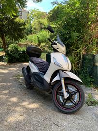 Beverly 350cc bianco con bauletto