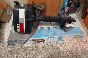 Motore nautico Yamaha 4CV con serbatoio