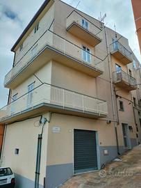Intero immobile 3 piani + cantina e garage
