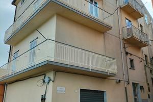 Intero immobile 3 piani + cantina e garage