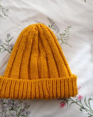 Cappello donna giallo lavorato a maglia